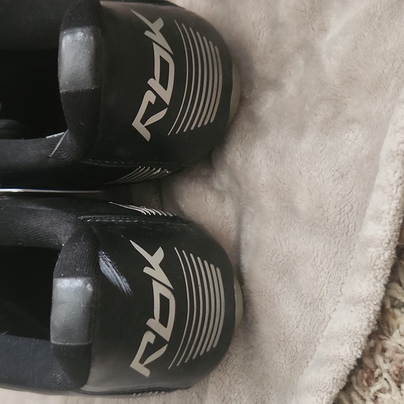 New w/o Tags never worn Reebok Cleats - Picture 2 of 3